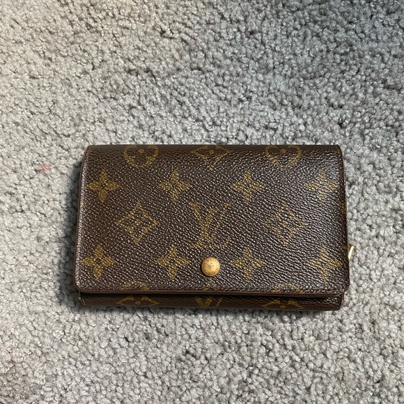LV Wallet - Picture 1 of 16